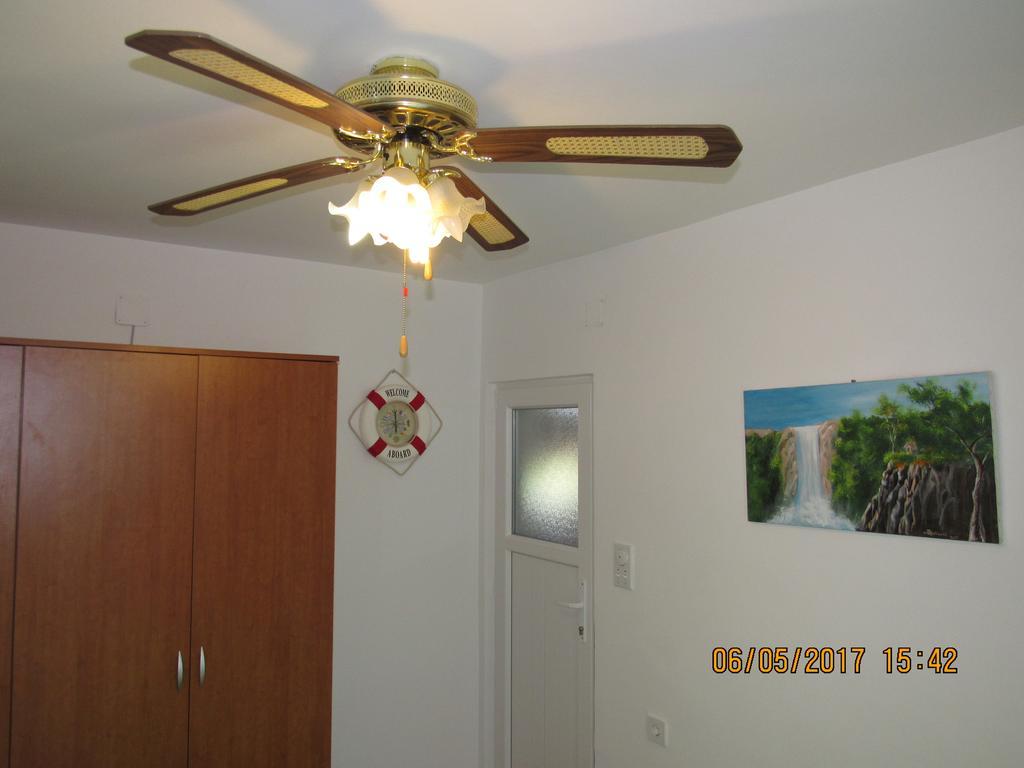 Guest House Vanessa Supetar Kültér fotó